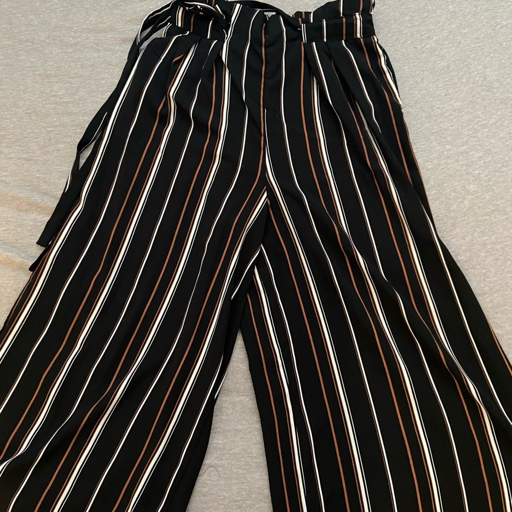 Loose-style Capri Pants